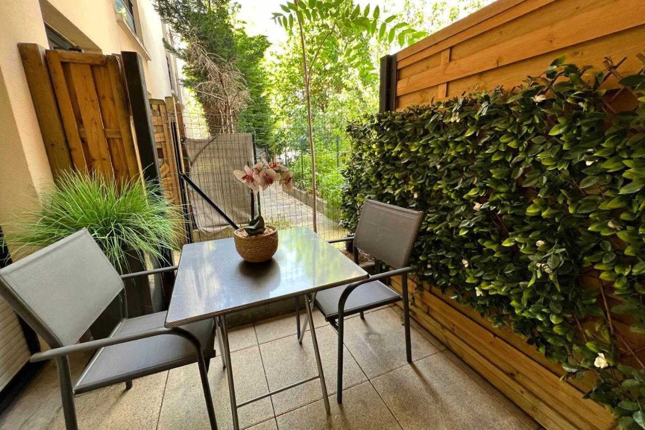 Very Quiet Apartment With Balcony Saint-Denis  Eksteriør billede